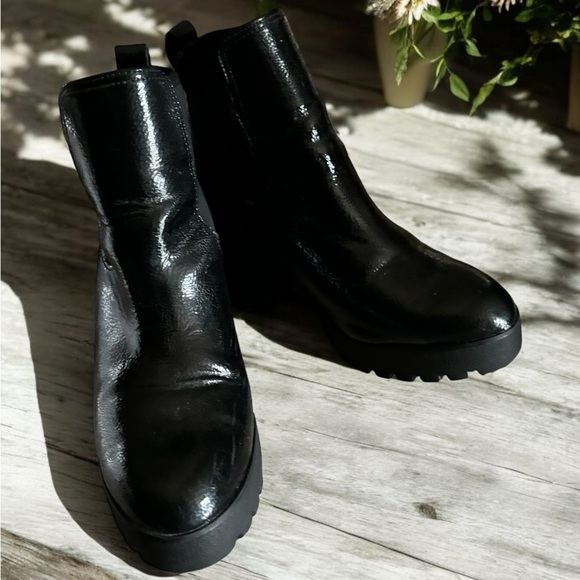 Aldo Platform Ankle Boot. Faux Textured Patent Leather. Like New. Size 7.5 - Picture 9 of 10